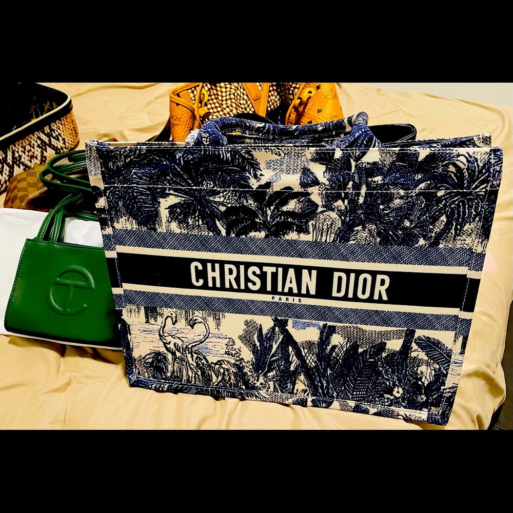 Large fashion tote bag.